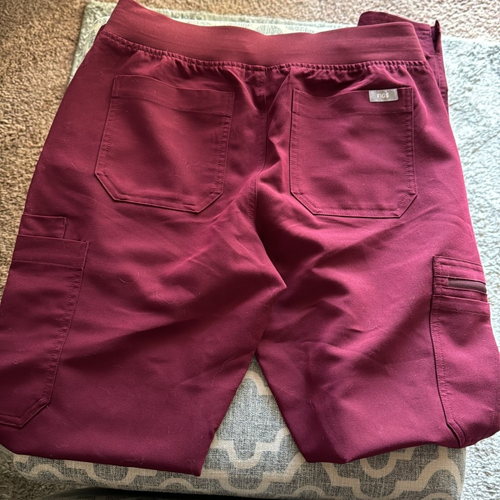 Figs yola bottoms size small and casma top size medium maroon color - Picture 2 of 4